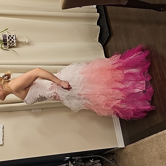 Beautiful Pink Grad Dress with sweetheart neckline & sparkle embellishments. - Picture 2 of 14